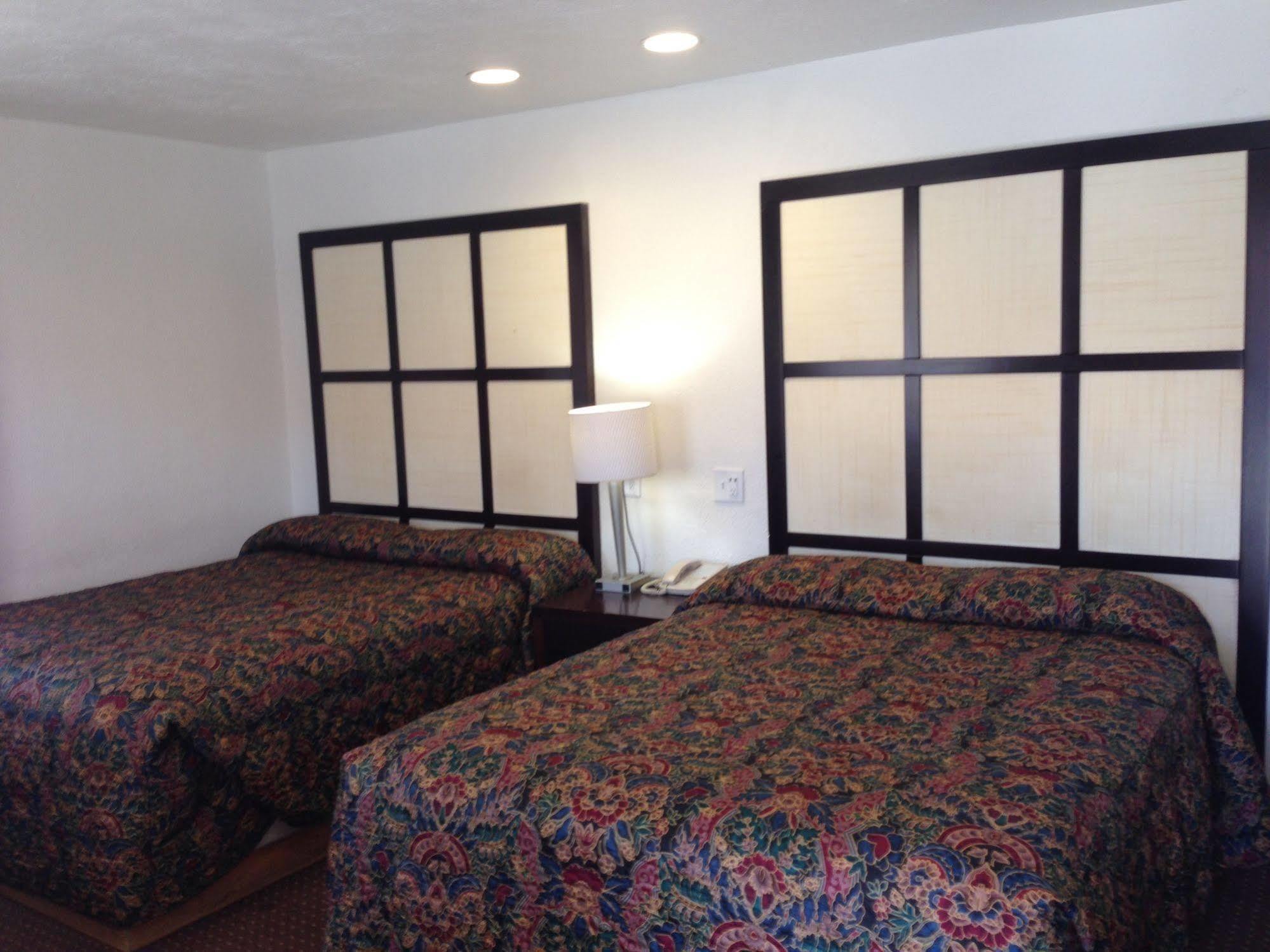 Roswell Inn ภายนอก รูปภาพ